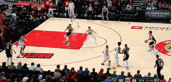 里弗斯:大洛那个3分 他跑得离正确位置太远了 也许不该出手那球