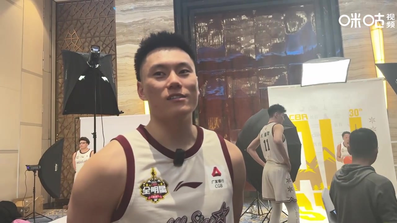 ?李弘权：最想单挑洛夫顿 自己能100-67战胜他