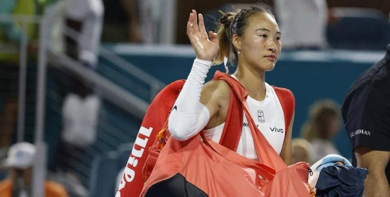 迈阿密赛：郑钦文不敌萨巴伦卡，止步四分之一决赛