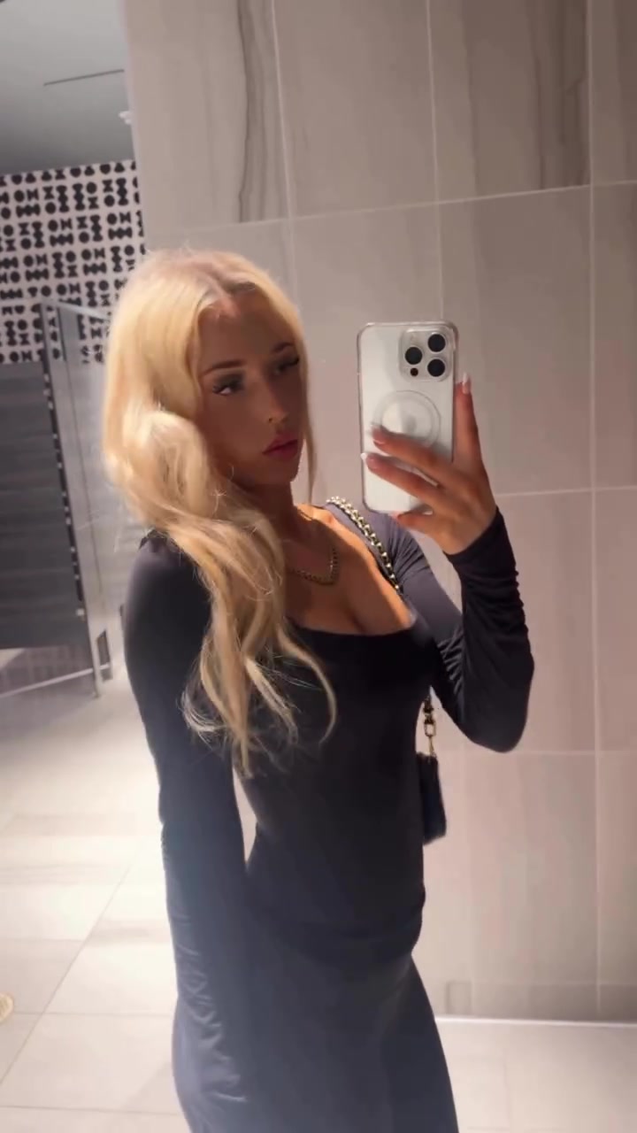 知道兄弟们爱看?！凯-琼斯女友晒照：小周末