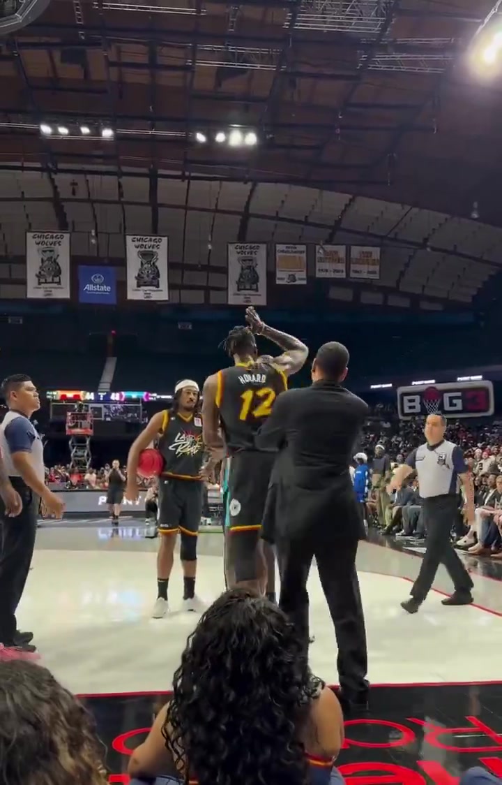 这是另外的价钱?史蒂芬森与霍华德超级大冲突 口角推搡抱摔！